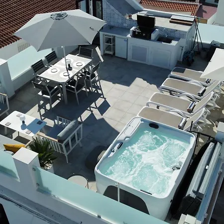 Modern 2 Bed Apartment, Private Roof Terrace With Jacuzzi - Centre - Casa De La Plaza Cómpeta