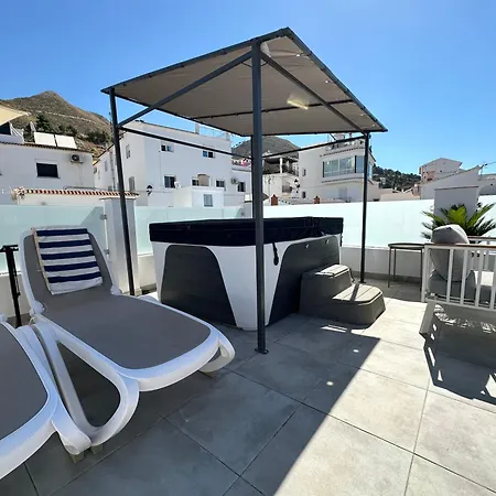 Modern 2 Bed Apartment, Private Roof Terrace With Jacuzzi - Centre - Casa De La Plaza * Cómpeta