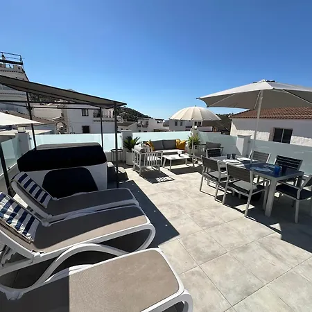 Modern 2 Bed Apartment, Private Roof Terrace With Jacuzzi - Centre - Casa De La Plaza *