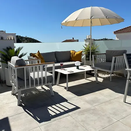 Modern 2 Bed Apartment, Private Roof Terrace With Jacuzzi - Centre - Casa De La Plaza