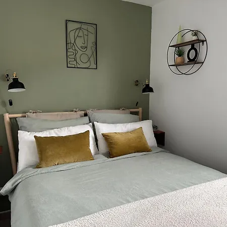 Modern 2 Bed Apartment, Private Roof Terrace With Jacuzzi - Centre - Casa De La Plaza *