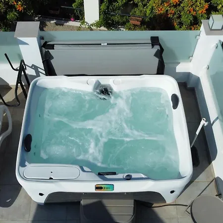 아파트 Modern 2 Bed Apartment, Private Roof Terrace With Jacuzzi - Centre - Casa De La Plaza 콤페타